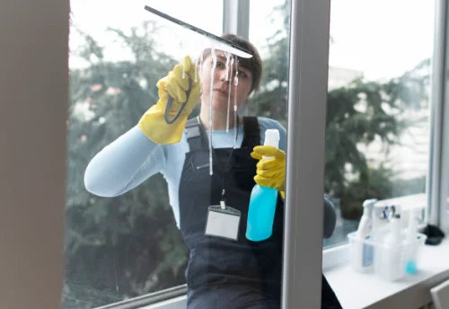 Nettoyage de vitres intérieures et extérieures à Cœur-de-la-Vallée